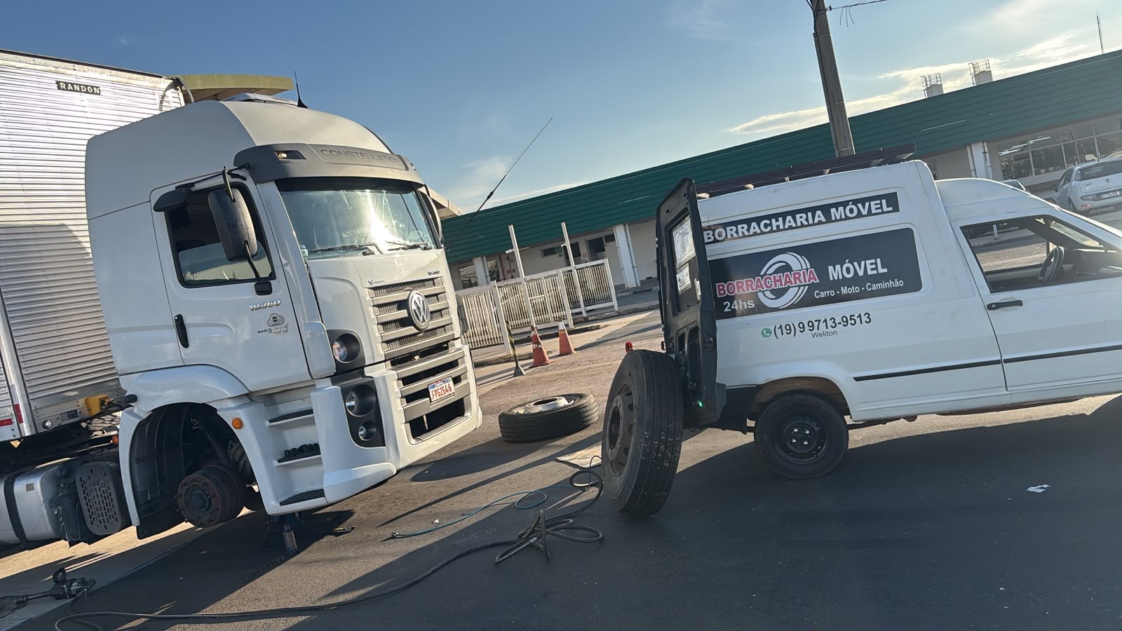 Troca de estepe em garagem residencial